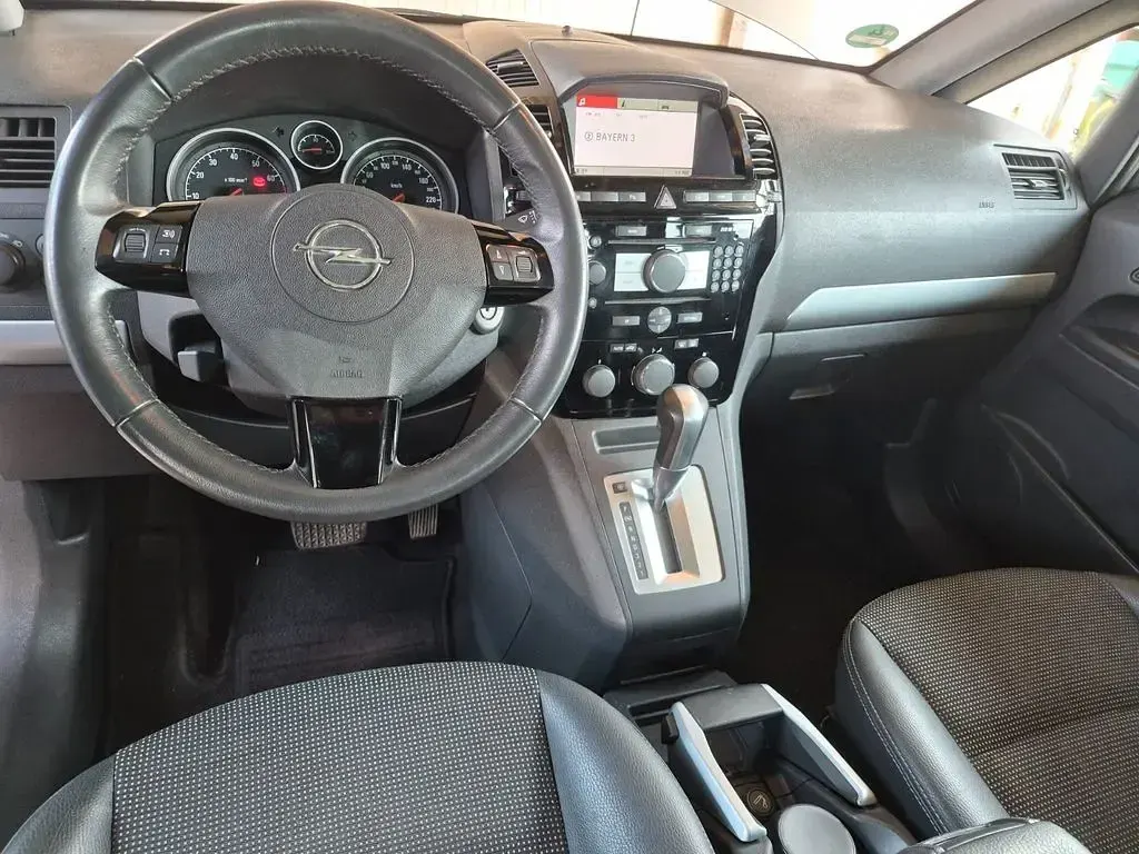 Gebraucht Opel Zafira Innovation 150 PS (110 kW) 2011 Grau Van / Kleinbus