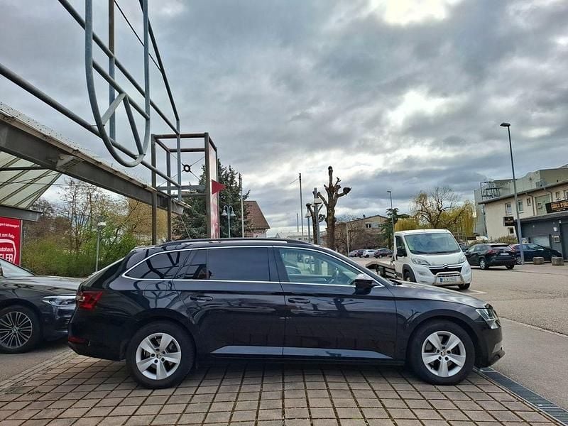 Gebraucht Skoda Superb Ambition 150 PS (110 kW) 2018 Schwarz Kombi