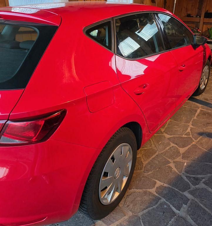 Gebraucht Seat Leon Reference 110 PS (80 kW) 2017 Rot Limousine