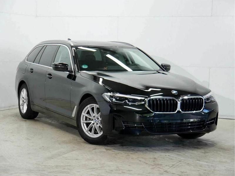 Gebraucht BMW 520 Sport Line 190 PS (139 kW) 2023 Schwarz Kombi