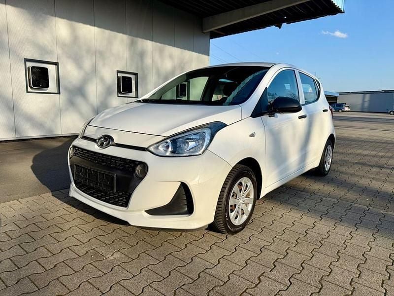 Gebraucht Hyundai i10 67 PS (49 kW) 2017 Weiß Kleinwagen