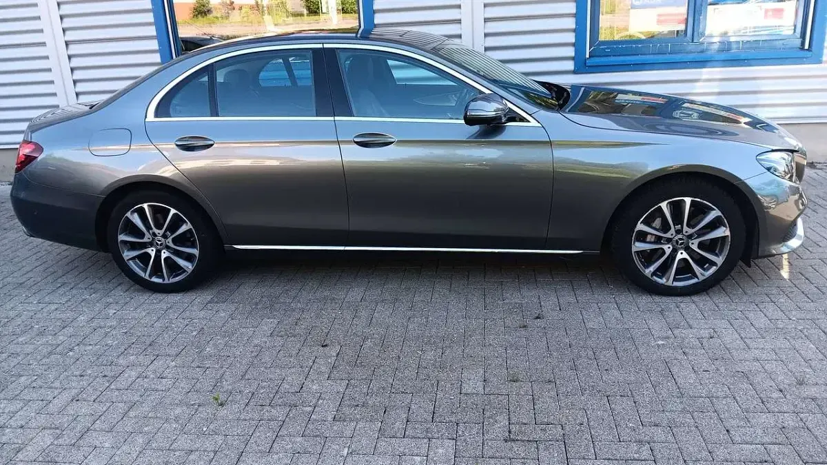Gebraucht Mercedes E400 340 PS (250 kW) 2019 Selenitgrau  metalliclack Limousine