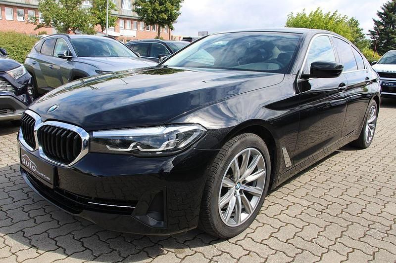 Schwarz Gebraucht 2022 BMW 520 Sport Line Limousine | 34.900 € (Teuer) - Bild 1/4