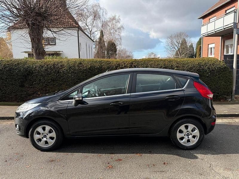 Gebraucht Ford Fiesta Titanium 82 PS (60 kW) 2011 Schwarz Kleinwagen