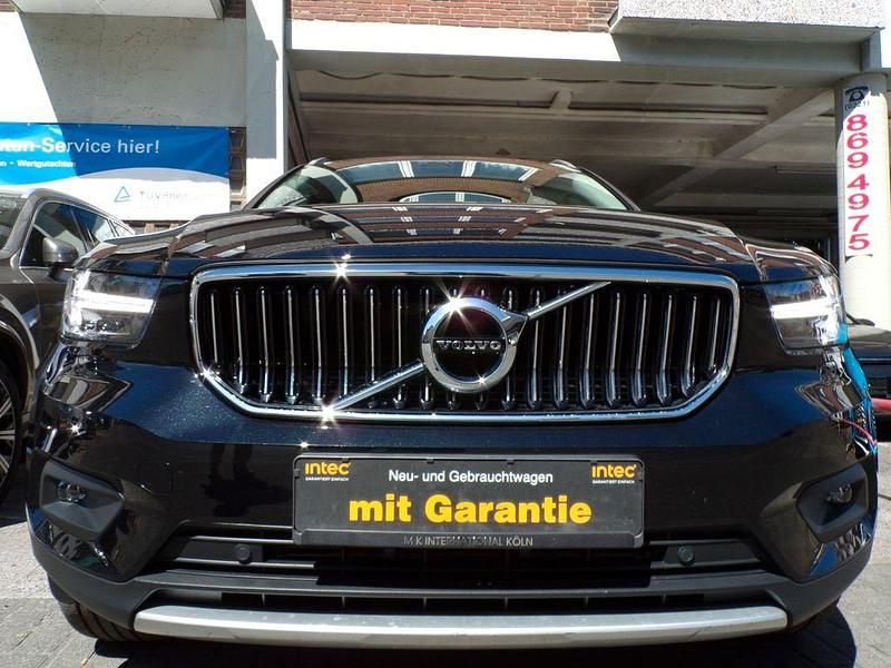 Schwarz Gebraucht 2020 Volvo XC40 Inscription SUV | 27.900 € (Fairer Preis) - Bild 1/4
