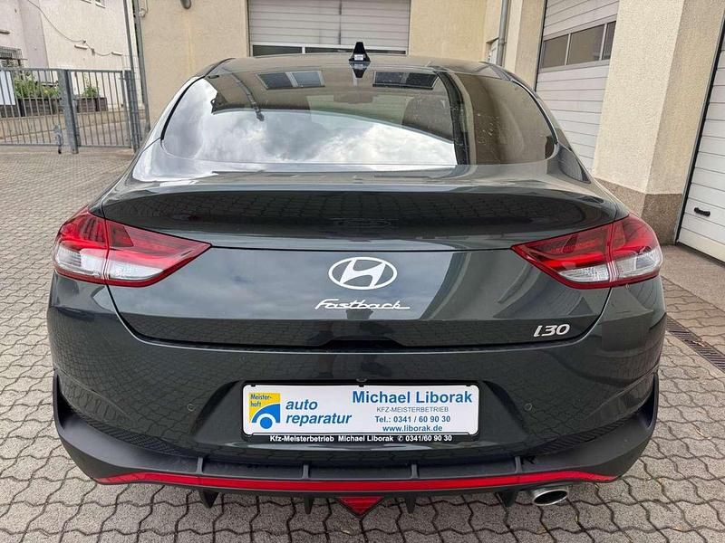 Neu Hyundai i30 N Line 140 PS (102 kW) 2025 Cypress green metallic Limousine