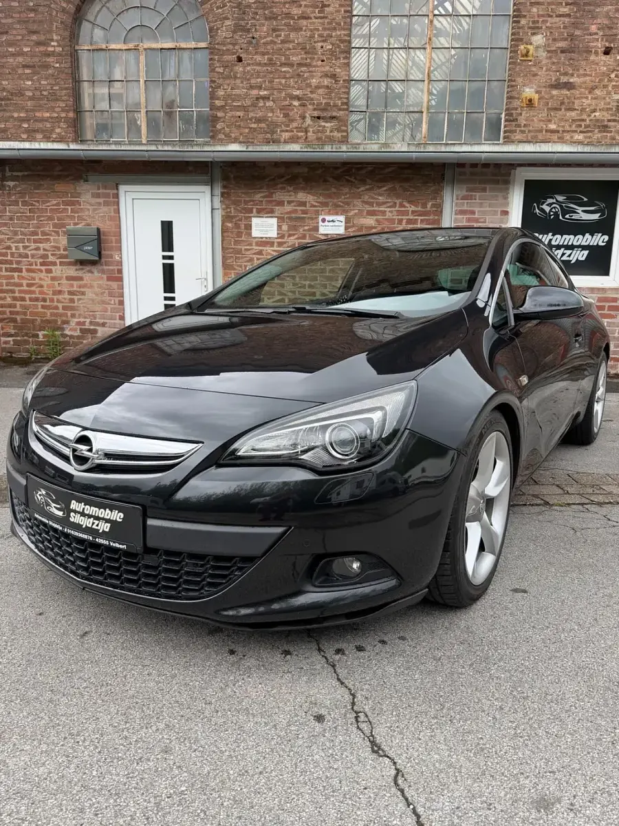 Gebraucht Opel Astra GTC Innovation 140 PS (102 kW) 2012 Schwarz Coupé