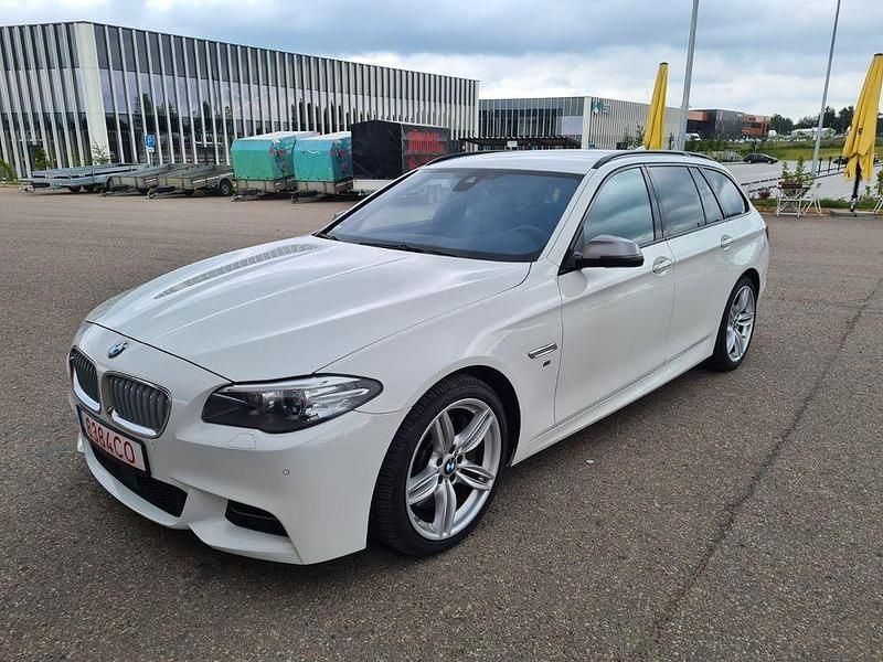 Weiß Gebraucht 2016 BMW M550 Sport Line Limousine | 16.590 € (Fairer Preis) - Bild 1/4