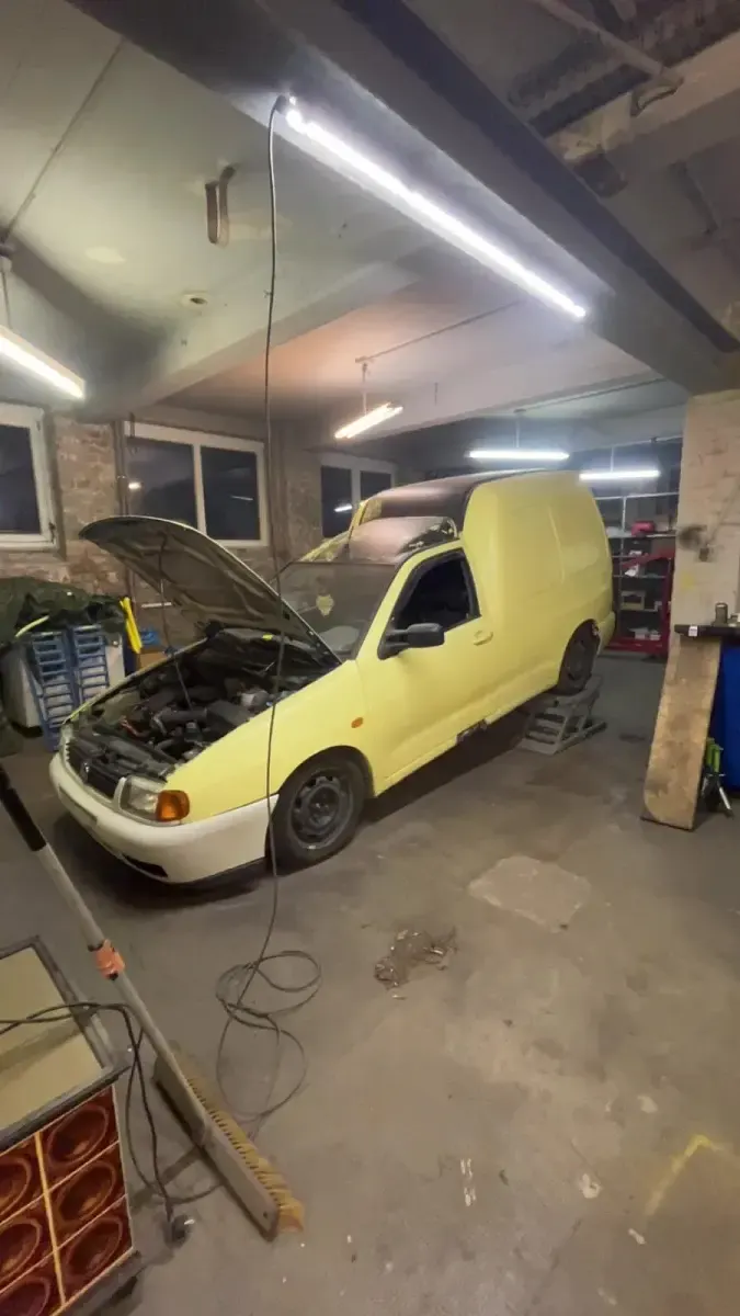 Gebraucht VW Caddy 64 PS (47 kW) 2003 Gelb Van / Kleinbus