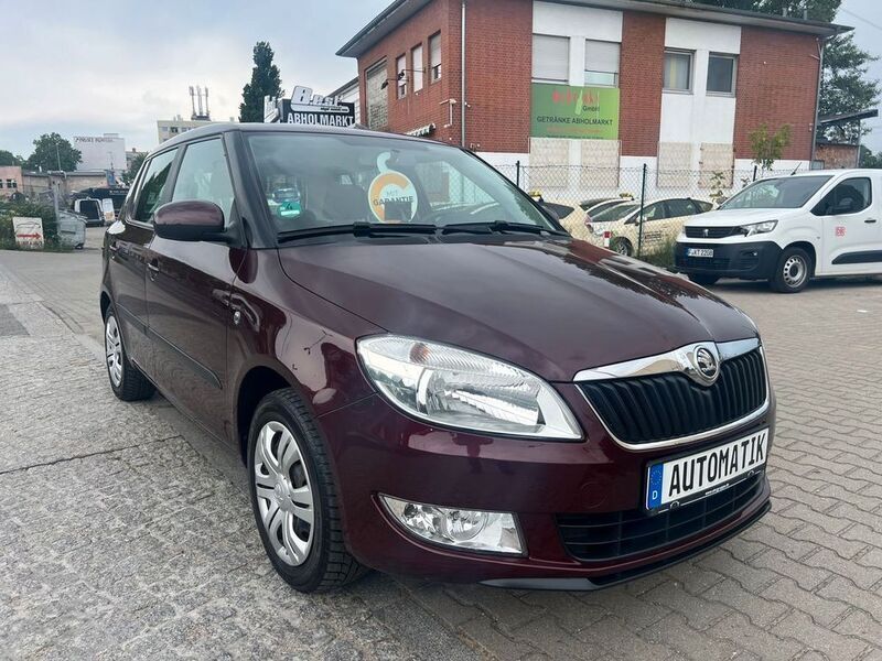 Rot Gebraucht 2013 Skoda Fabia Ambition Limousine | 7.490 € (Fairer Preis) - Bild 1/4