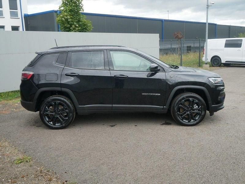 Neu Jeep Compass North 241 PS (177 kW) 2025 Schwarz SUV