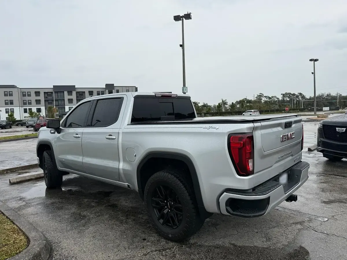 Używany GMC Sierra 309 KM (227 kW) 2022 Srebrny Pickup