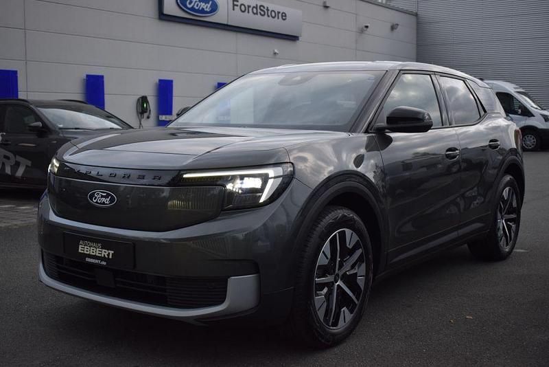 Grau Neu 2026 Ford Explorer Extended Range SUV | 43.950 € - Bild 1/4
