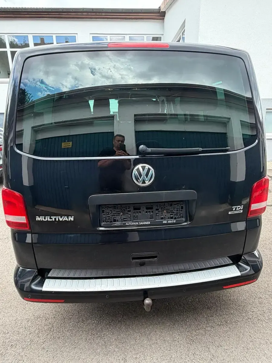 Gebraucht VW Multivan 179 PS (131 kW) 2013 Schwarz Van / Kleinbus
