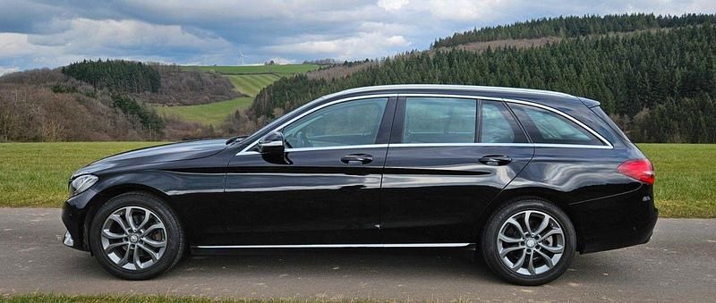Gebraucht Mercedes C220 Avantgarde 170 PS (125 kW) 2015 Schwarz Kombi