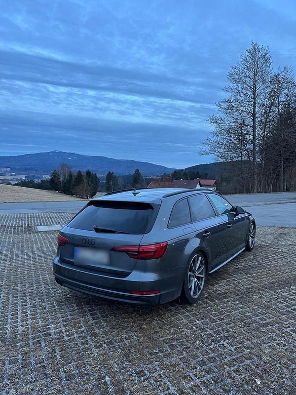 Second-hand Audi A4 S-Line 190 CP (139 kW) 2017 Gri Break