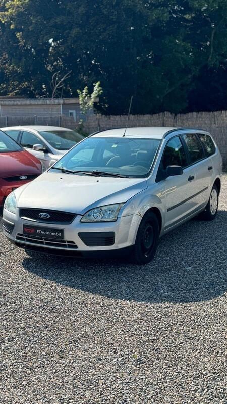 Silber Gebraucht 2005 Ford Focus Trend Kombi | 890 € (Superpreis) - Bild 1/4