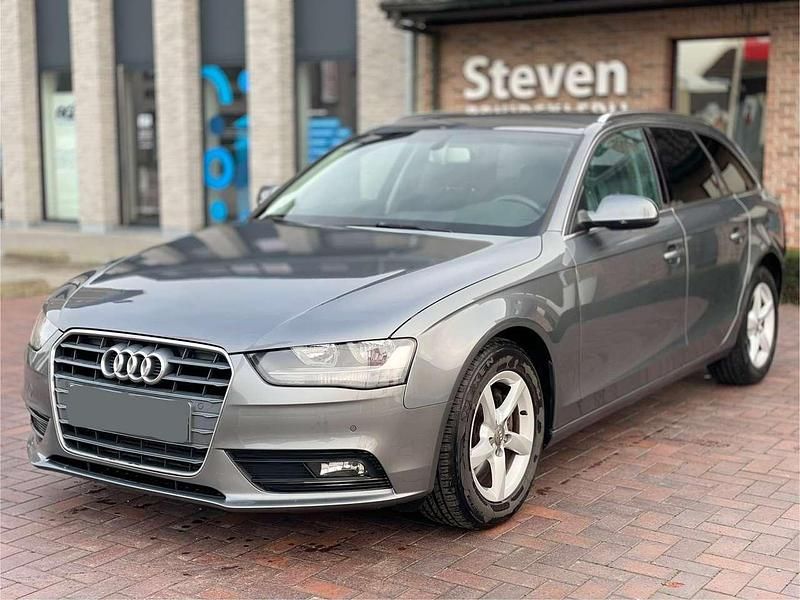 Silber Gebraucht 2013 Audi A4 Attraction Kombi | 7.250 € (Superpreis) - Bild 1/4