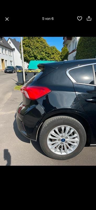 Gebraucht Ford Focus 125 PS (91 kW) 2019 Schwarz Limousine