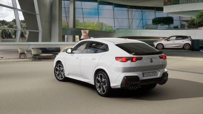 Neu BMW X2 M Performance 300 PS (220 kW) 2026 Alpinweiß uni SUV