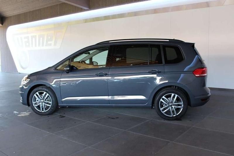 Delfingraumetallic Neu 2025 VW Touran Comfortline Van / Kleinbus | 36.880 € - Bild 1/4
