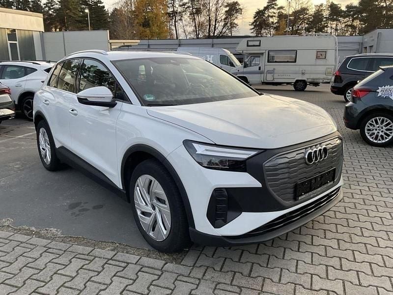 Gebraucht Audi e-tron 150 kW (204 PS) 2022 Gletscherweiß (metallic) SUV