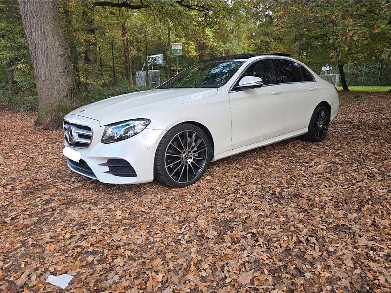 Gebraucht Mercedes E350 AMG line 258 PS (189 kW) 2017 Weiß Limousine