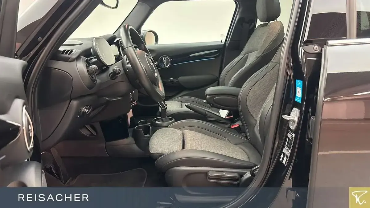 Gebraucht Mini Cooper Classic 136 PS (100 kW) 2023 Schwarz Kleinwagen