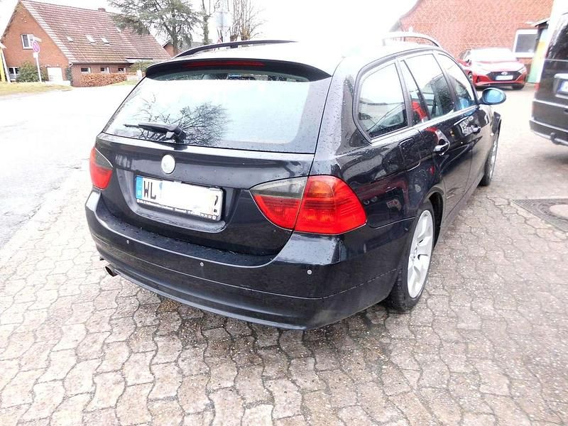 Gebraucht BMW 318 129 PS (94 kW) 2007 Black sapphire metallic Kombi