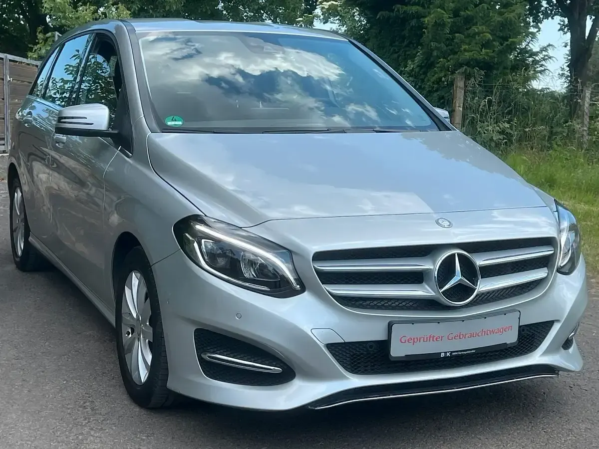 Gebraucht Mercedes B180 122 PS (89 kW) 2015 Silber Kleinwagen