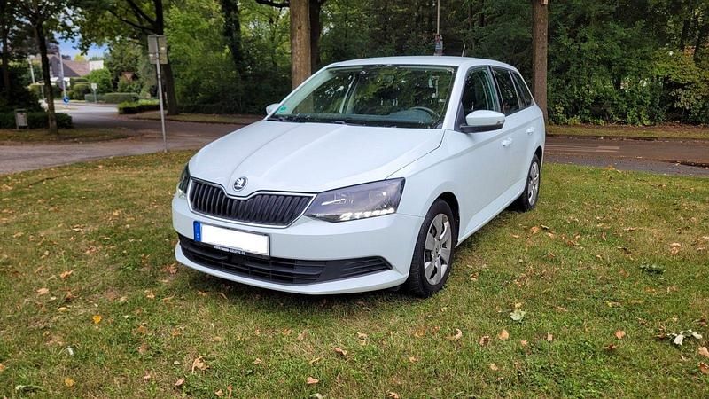 Weiß Gebraucht 2016 Skoda Fabia Cool Edition Kleinwagen | 8.000 € (Fairer Preis) - Bild 1/4