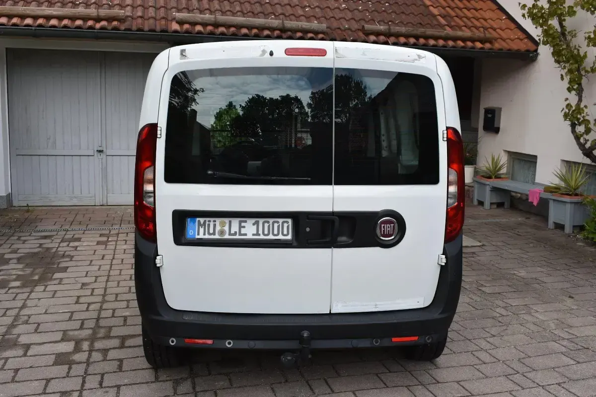 Gebraucht Fiat Doblò 95 PS (69 kW) 2018 Weiß Van / Kleinbus