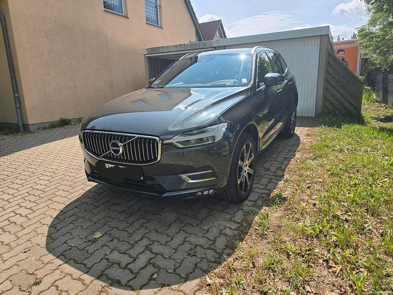 Grau Gebraucht 2017 Volvo XC60 SUV | 23.400 € (Fairer Preis) - Bild 1/4
