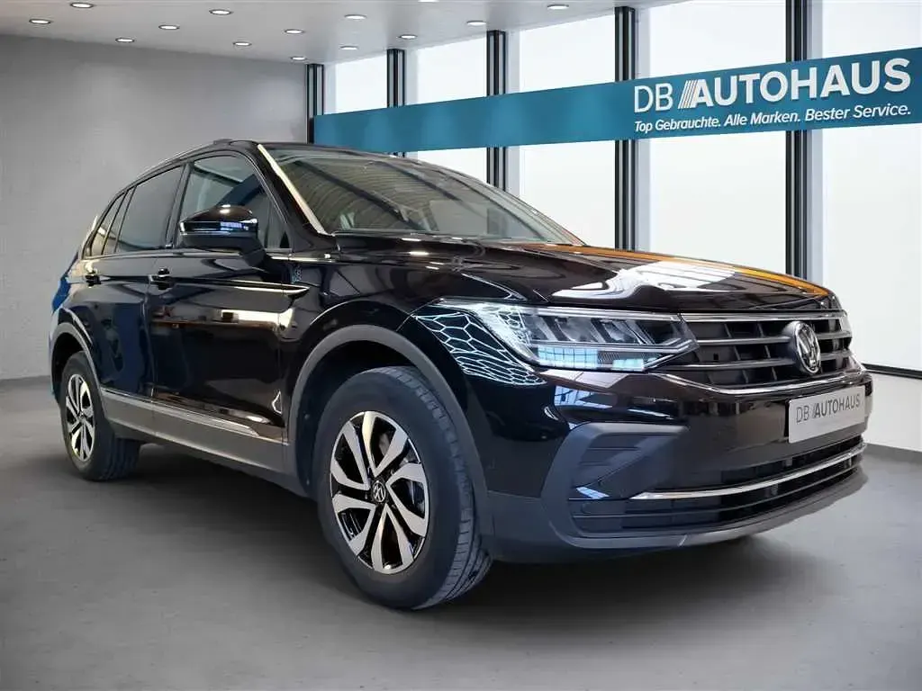 Używany VW Tiguan Active 245 KM (180 kW) 2022 Czarny SUV