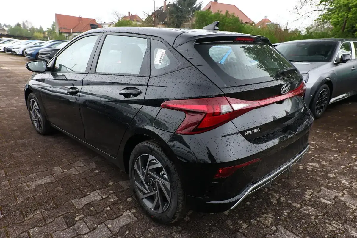 Neu Hyundai i20 Select 90 PS (66 kW) 2026 Phantom black metallic Kleinwagen