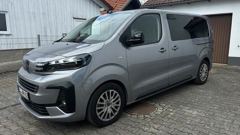 Gebraucht Peugeot Expert 179 PS (131 kW) 2025 Grau Van