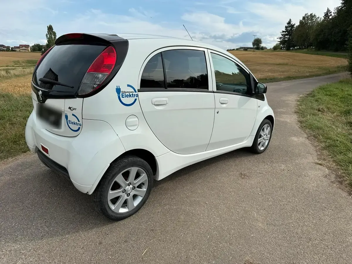 Gebraucht Peugeot iON 25 kW (35 PS) 2012 Weiß Kleinwagen