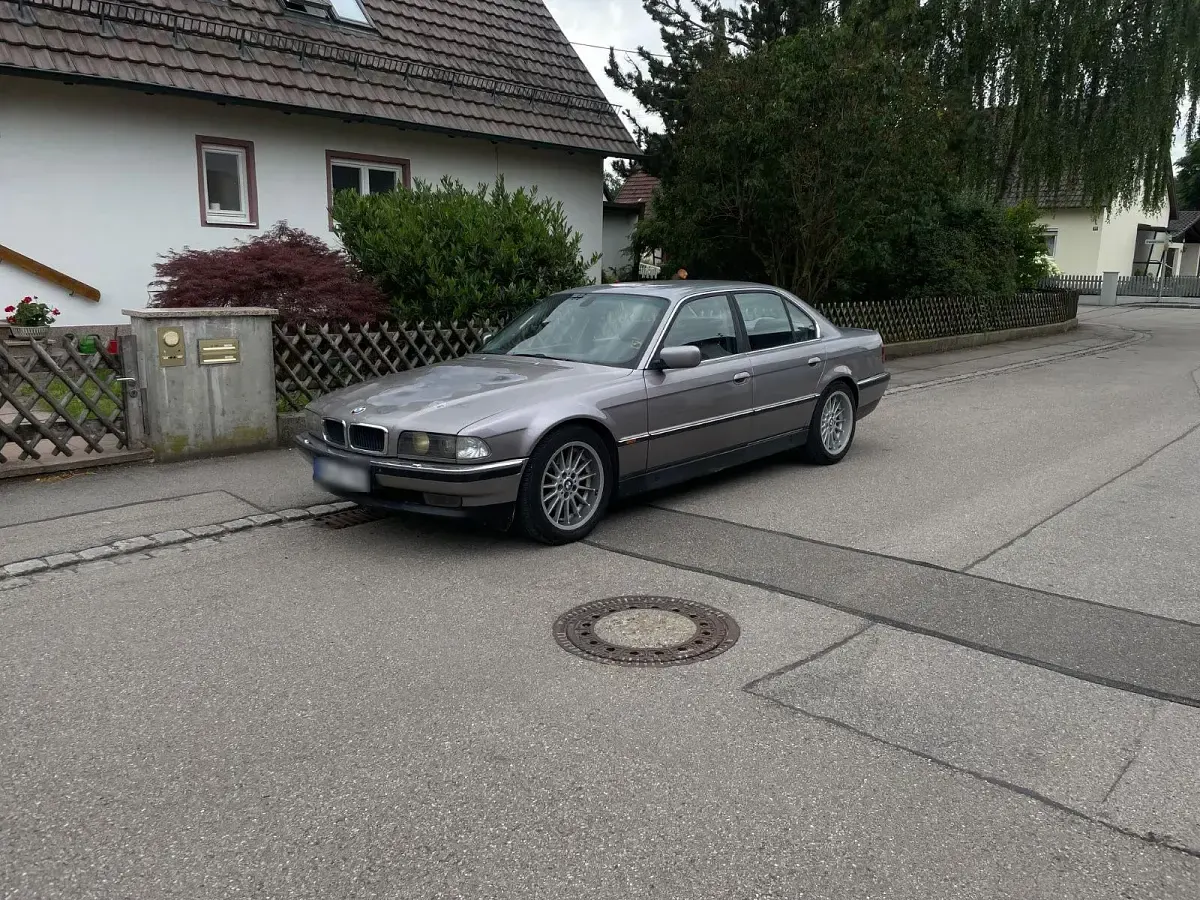 Gebraucht BMW 728 193 PS (141 kW) 1997 Silber Limousine