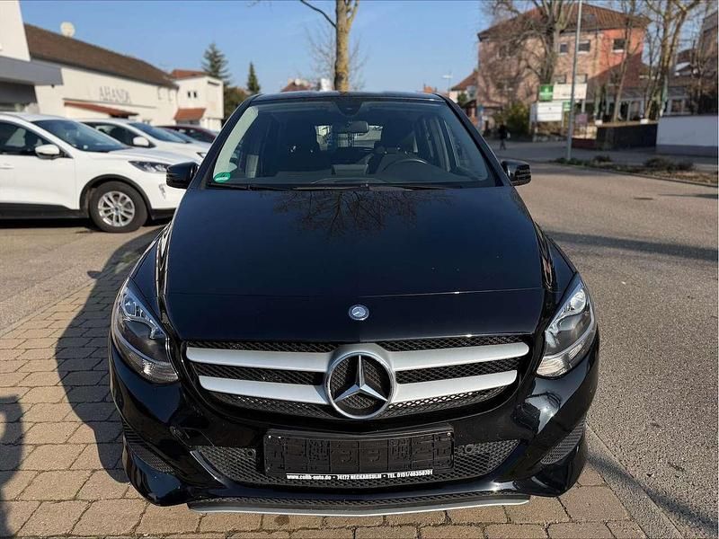 Gebraucht Mercedes B180 109 PS (80 kW) 2016 Schwarz Van / Kleinbus