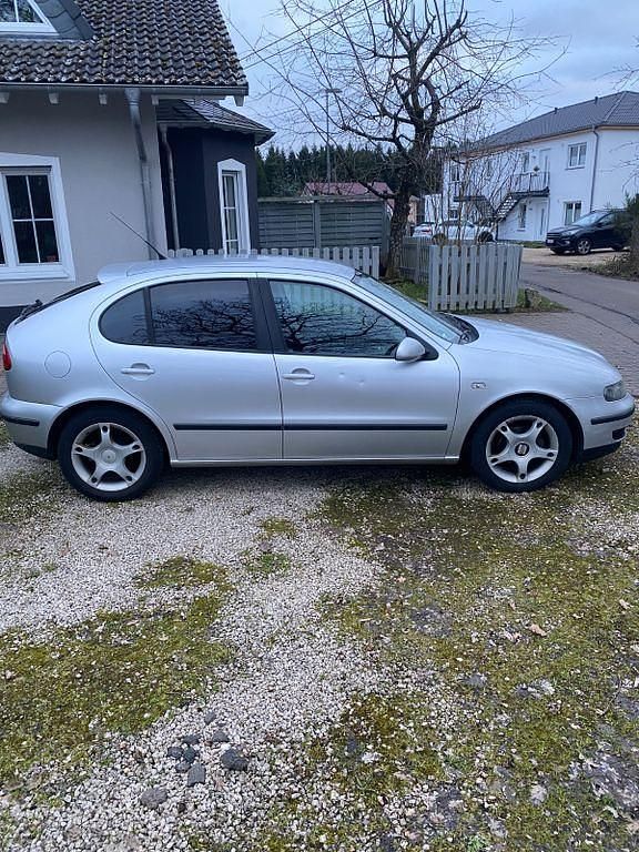 Second-hand Seat Leon 105 CP (77 kW) 2004 Argintiu Hatchback