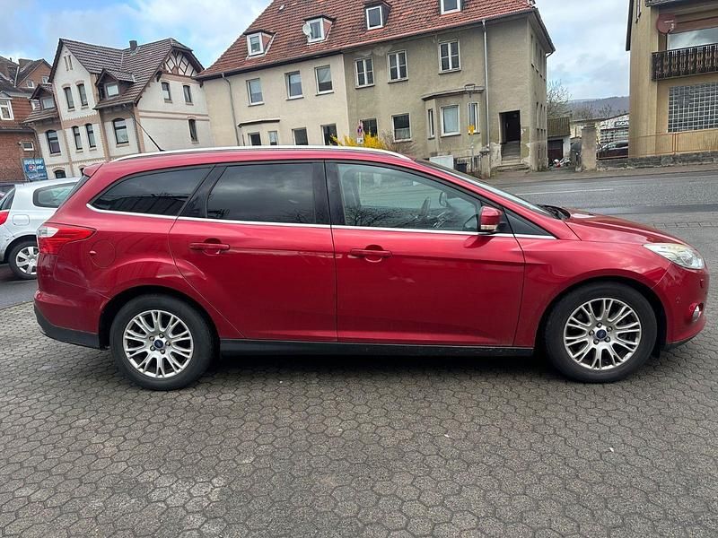 Gebraucht Ford Focus Titanium 150 PS (110 kW) 2012 Rot Kombi