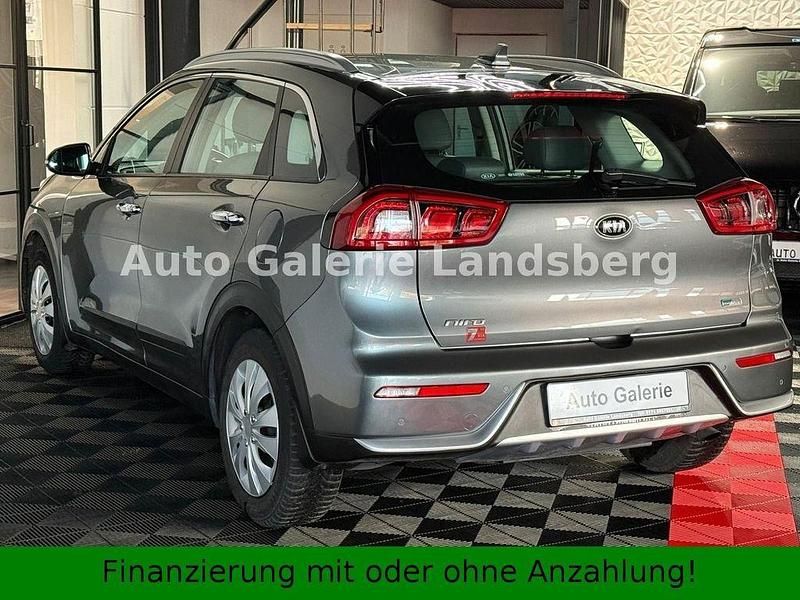 Gebraucht Kia Niro Spirit 105 PS (77 kW) 2016 Grau SUV