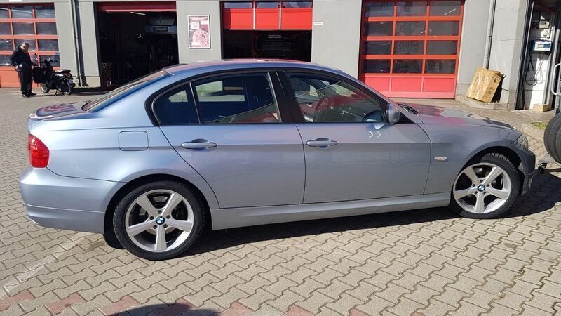 Blau Gebraucht 2009 BMW 318 Limousine | 5.250 € (Superpreis) - Bild 1/4