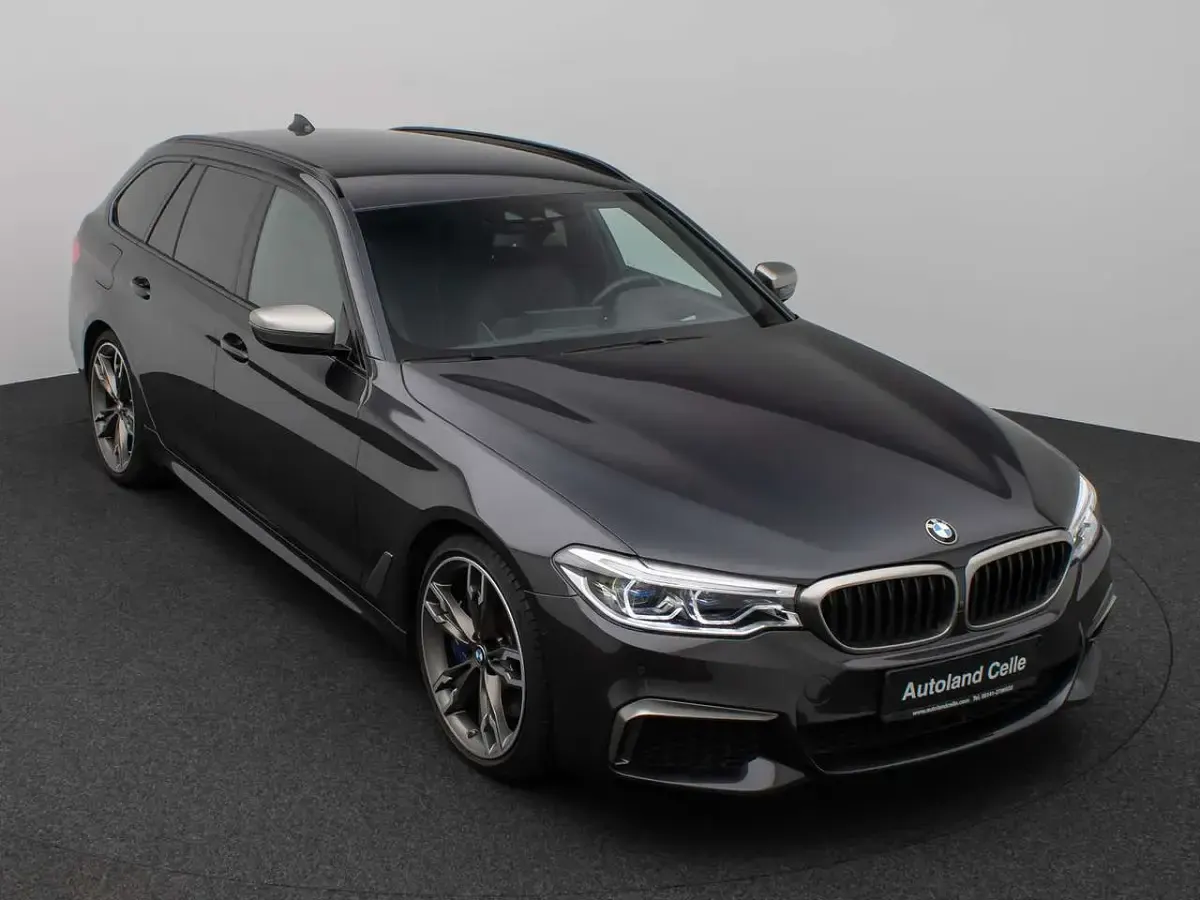Gebraucht BMW 550 400 PS (294 kW) 2020 Sophistograu brillanteffekt a Kombi