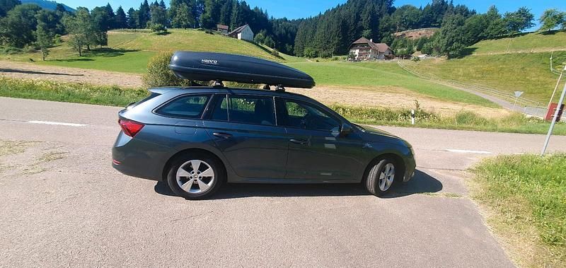Grau Gebraucht 2021 Skoda Octavia Kombi | 14.800 € (Guter Preis) - Bild 1/4