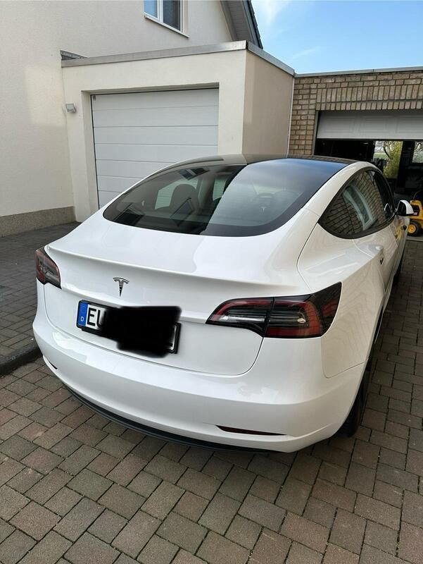 Weiß Gebraucht 2023 Tesla Model 3 Long Range Limousine | 35.299 € (Teuer) - Bild 1/4
