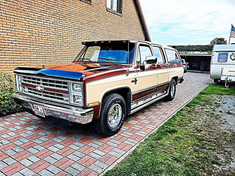 Braun Gebraucht 1986 Chevrolet Suburban SUV | 15.800 € - Bild 1/4