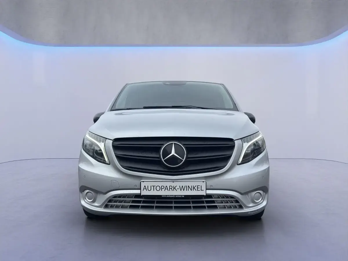 Gebraucht Mercedes Vito Edition 190 PS (139 kW) 2023 Silber Van