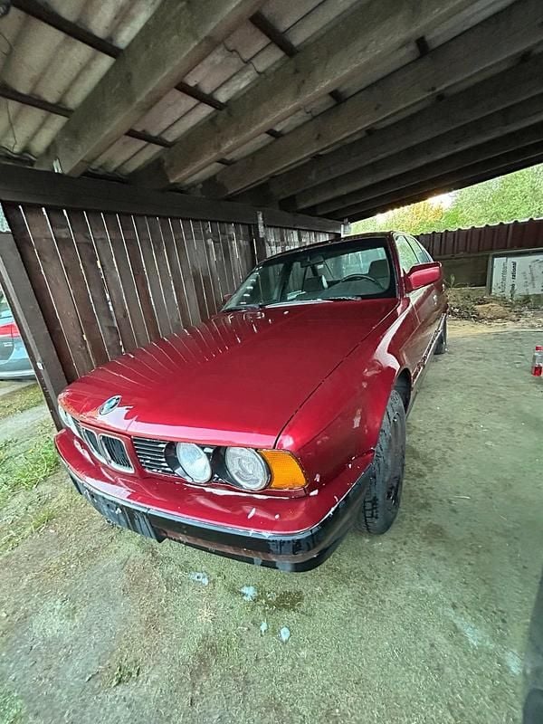 Second-hand BMW 524 115 CP (84 kW) 1990 Roșu Berlinǎ