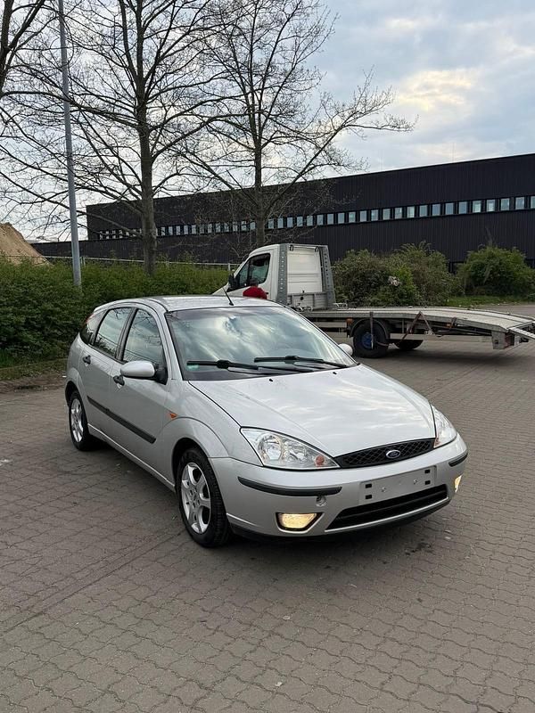 Usata Ford Focus 101 CV (74 kW) 2002 Argento Utilitaria